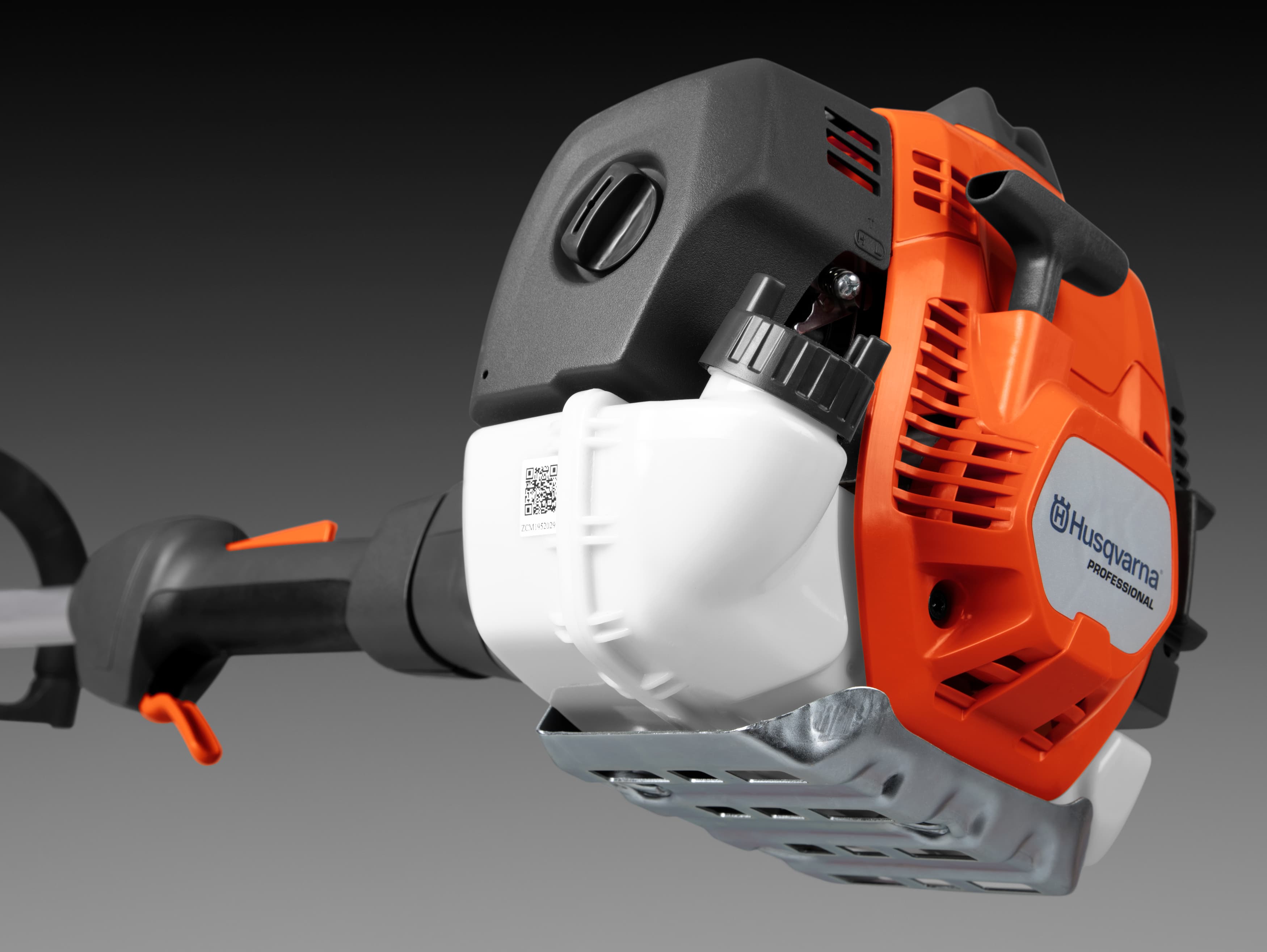 The 0,65l fuel tank enables longer runtime. Improved productivity as fewer time-consuming stops for refueling are necessary. image